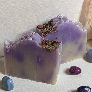 The colors are purple & white topped with sage and epson salt weighs 6oz